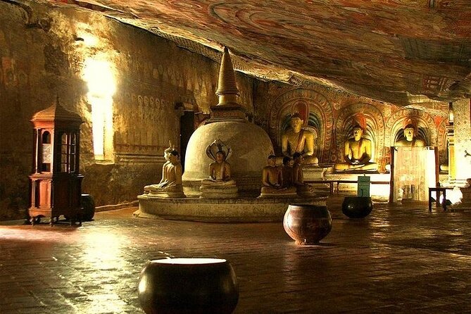 World Heritage Sigiriya and Dambulla Day Tour - Start at Sri Muthumari Amman Kovil, where Hindu and Buddhist space overlap